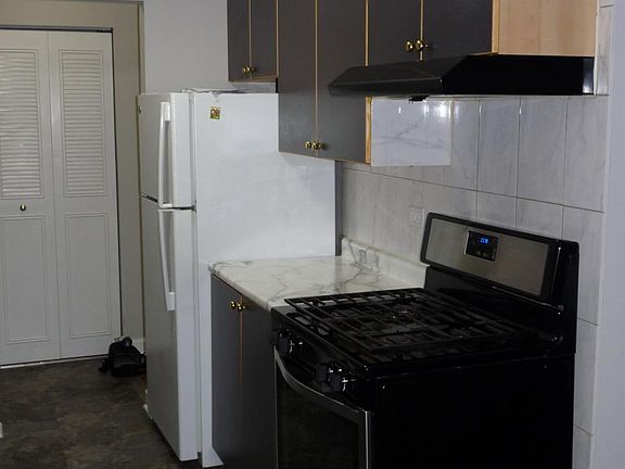 3rd image of 655 Deepwoods Dr APT 2J