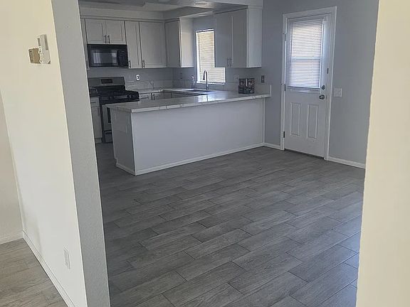 4th image of 33 E 19th St E #2931