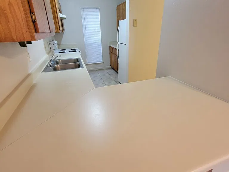 605 Navarro Dr — Photo 6