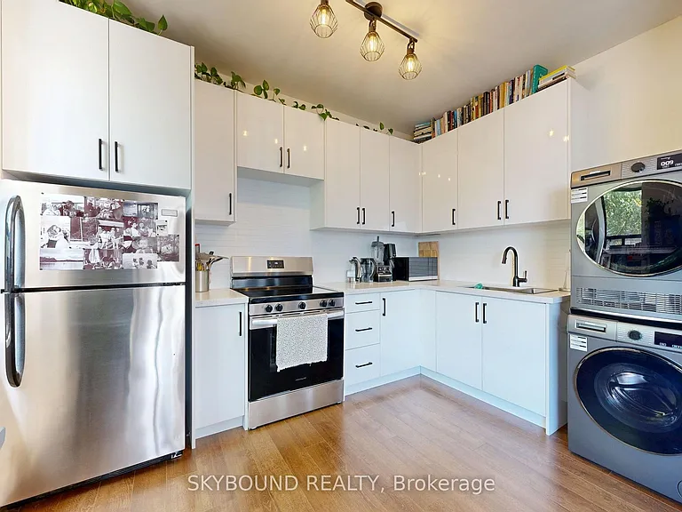 2104 Queen St E #B — Photo 11