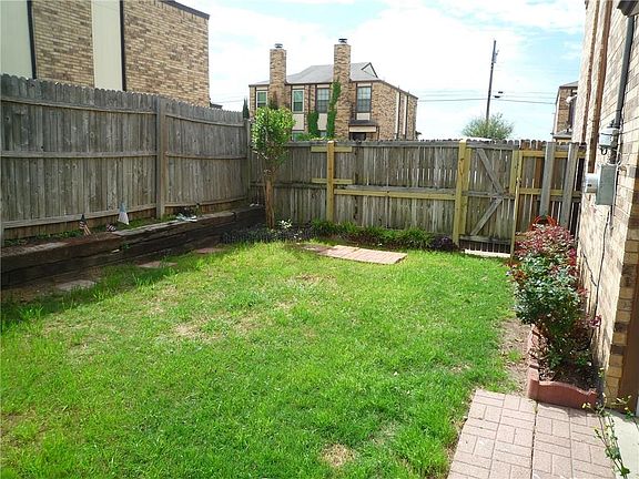 3rd image of 105 Brookside Dr