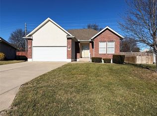1112 SW Hoke Dr, Lees Summit, MO 64081