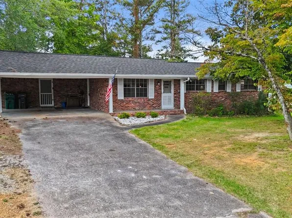 205 Burns Rd, Carrollton, GA 30117