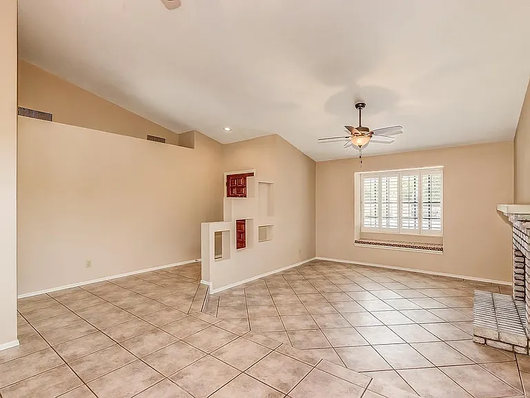 1211 E Drake Dr — Photo 15