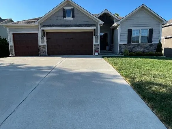 12204 Canna Ct, Peculiar, MO 64078