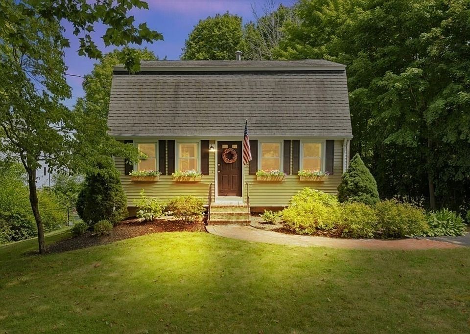 1st image of 450 Summer St