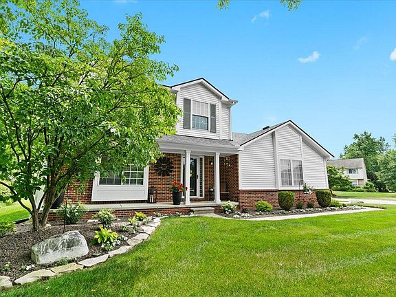 3rd image of 49096 Ashbury Dr