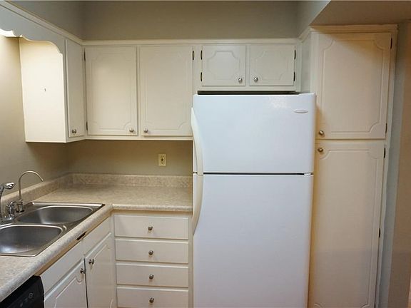 4th image of 2732 Whitney Pl APT 208