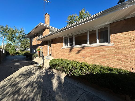 2nd image of 10924 S Hoyne Ave