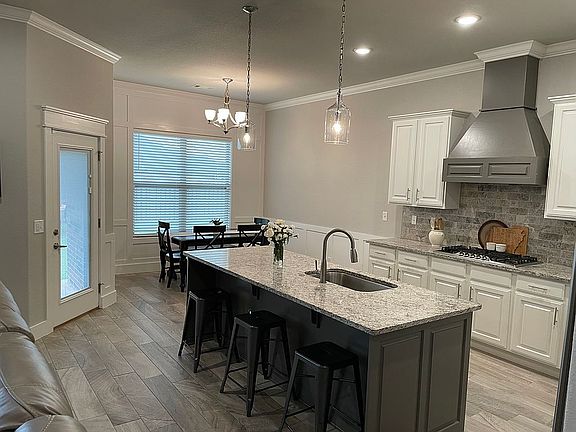 5th image of 1331 Little Osage Ln