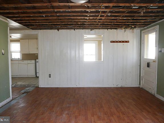 5th image of 110 Staton St
