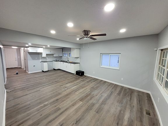 4th image of 2850 Fern Ave