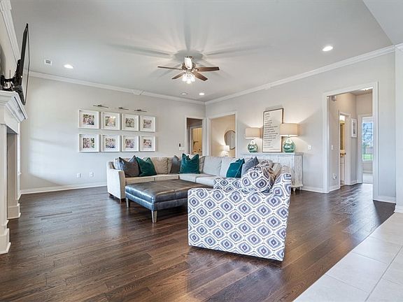 4th image of 18556 Astor Dr