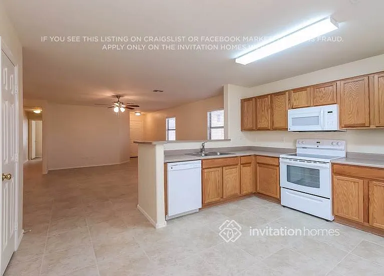 2282 E Meadow Chase Dr — Photo 8