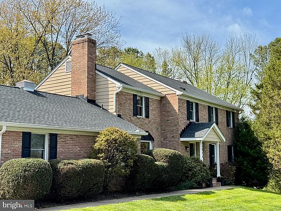 2nd image of 12914 Falls Rd