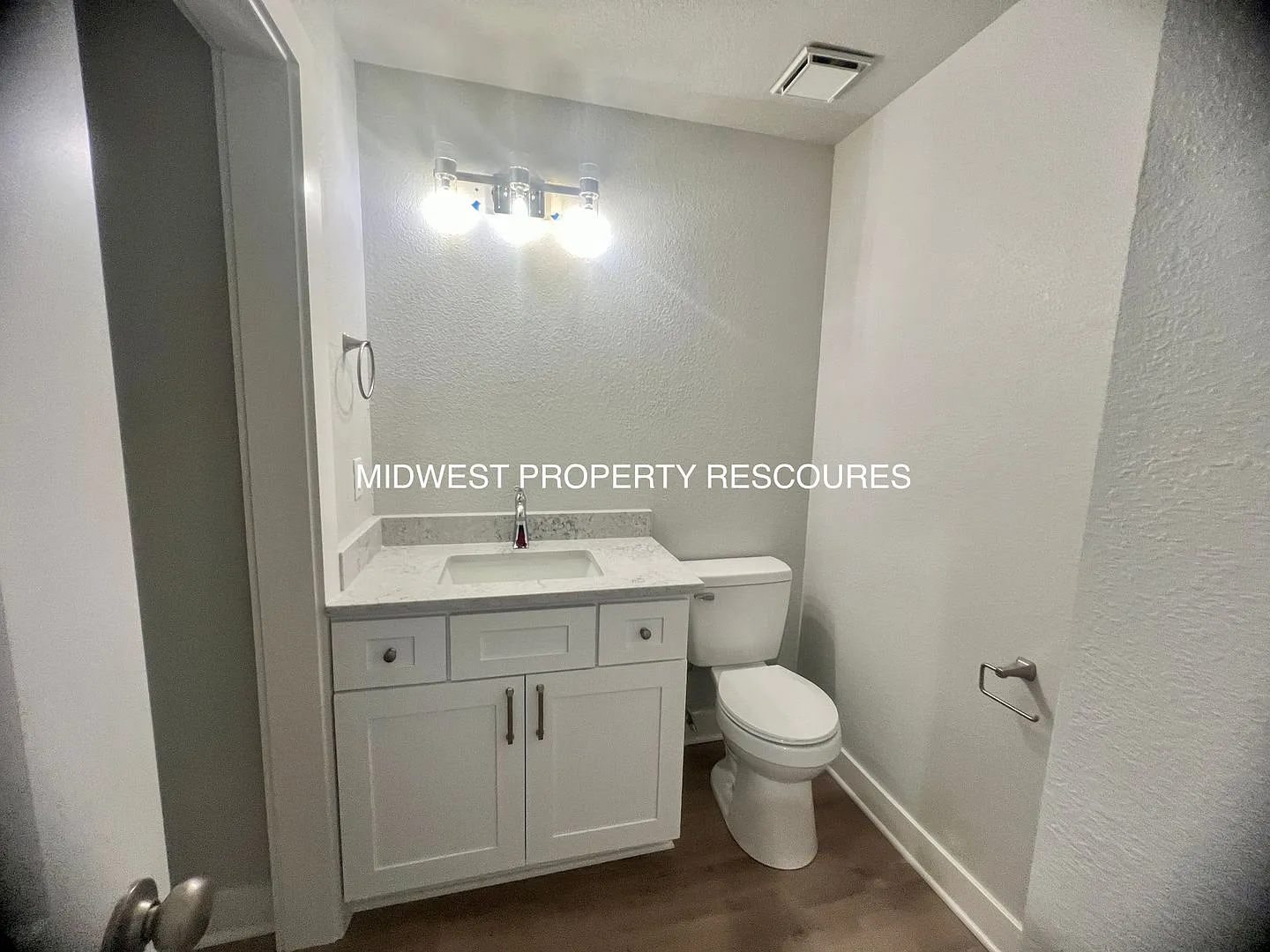 Highly Desired 3 Bd End Unit For Lease in Pleasant Hill | Offered by Midwest Property Resources — Photo 4