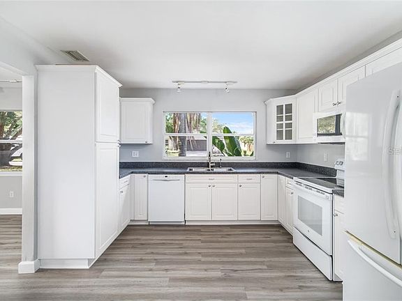 5th image of 2911 W Rogers Ave