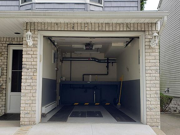 3rd image of 15 White St