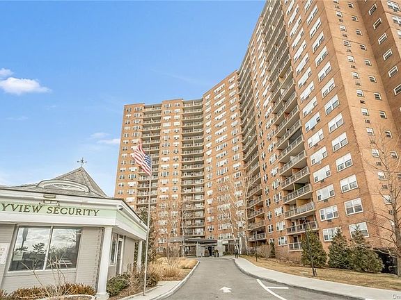 4th image of 5700 Arlington Ave APT 4O