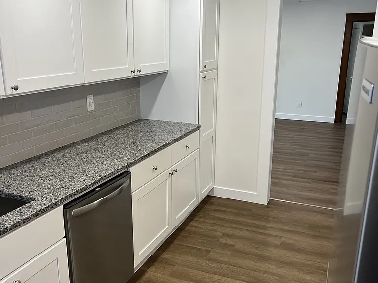 321 Waitman St #B — Photo 6