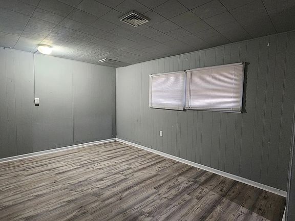 5th image of 20 Sussex Dr #1