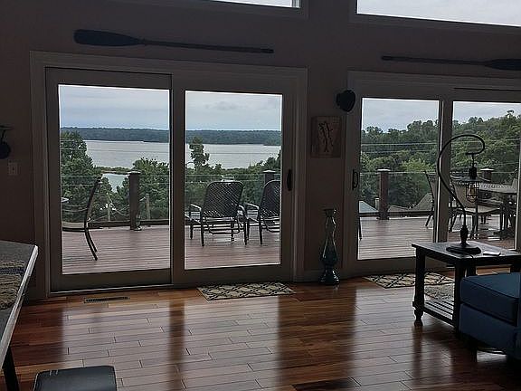 3rd image of 424 Holly Ln