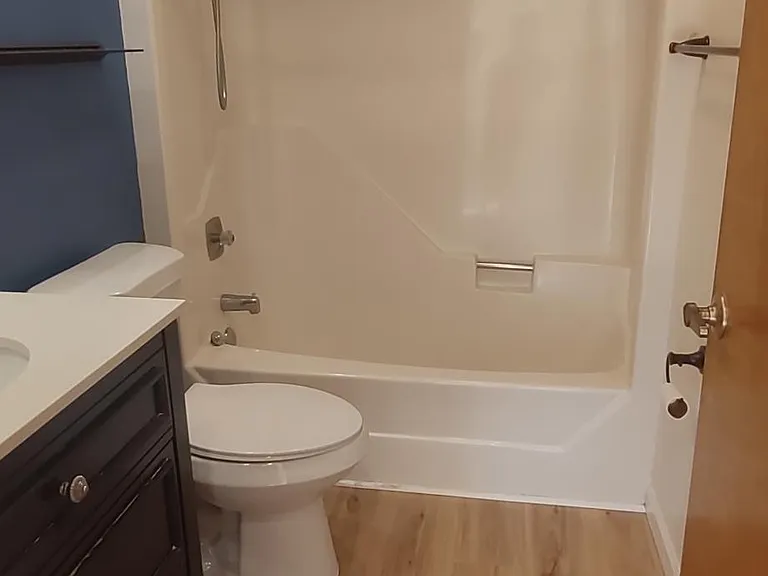 521 Courtwood Ln #8 — Photo 7
