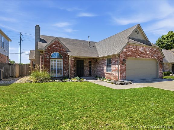 2nd image of 3827 W Galveston Pl