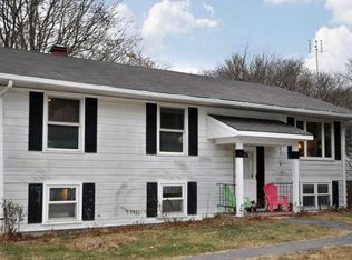 40 Reservoir Cir, Jamestown, RI 02835