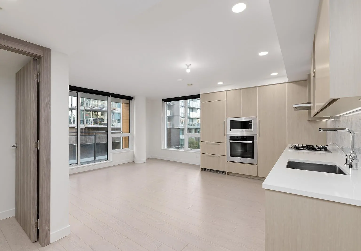 2 bed, 782 sqft, $3,300 — Photo 3