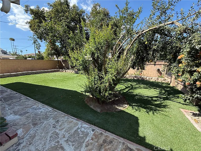 19148 Saticoy St #19148 — Photo 3
