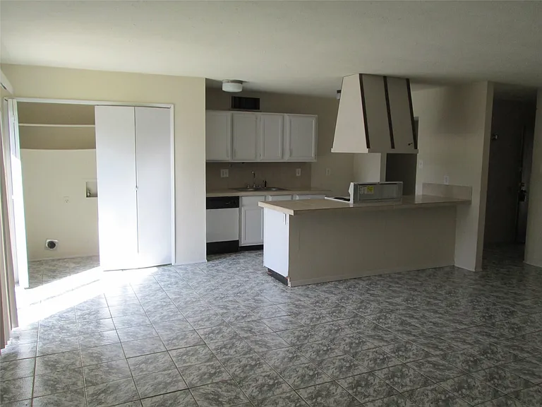6818 Glenstein Dr — Photo 15