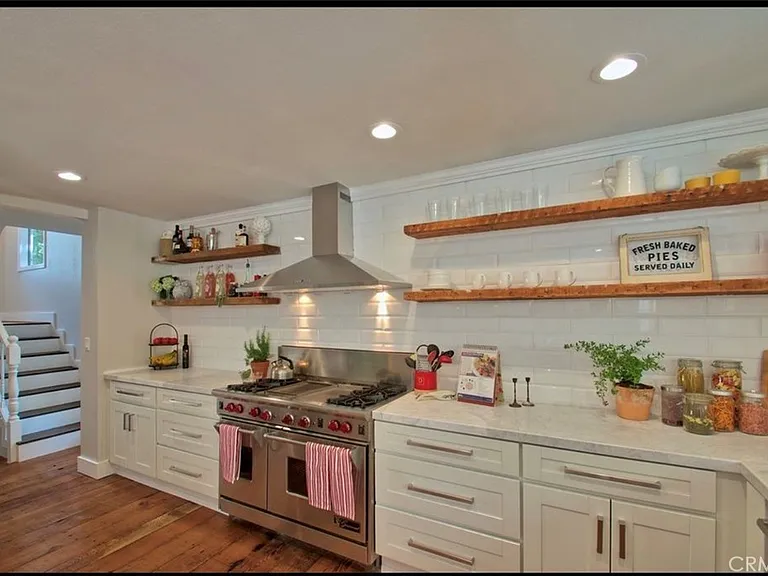 4250 Canoga Ave — Photo 2
