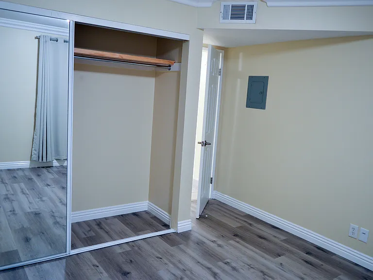 1726 Winona Blvd #105 — Photo 18