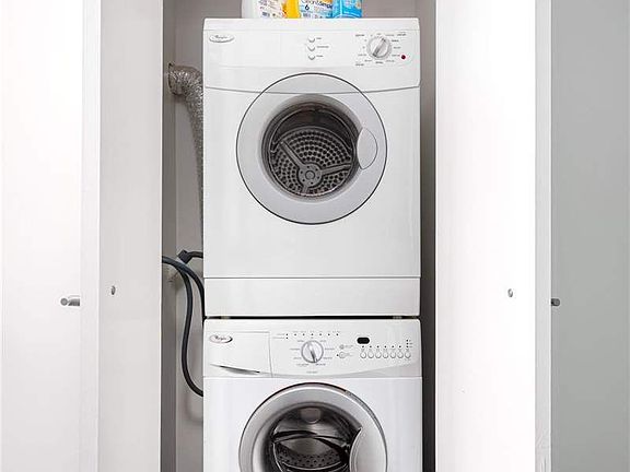 5th image of 155 Yorkville Ave #2403