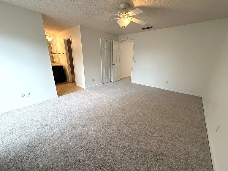902 Wood Hill Dr — Photo 9