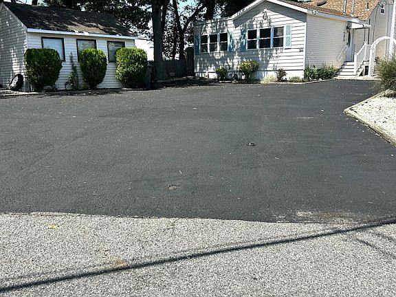 3rd image of 12 w. Riverside drive)