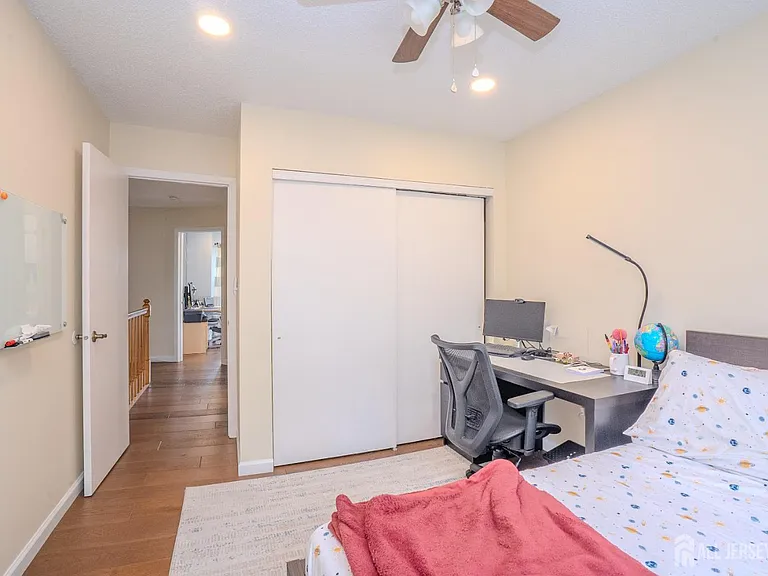 63 Carlisle Ct — Photo 33
