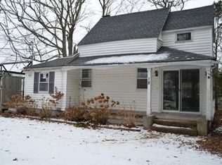 18 Nanumett St, Buzzards Bay, MA 02532