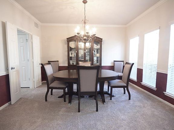2nd image of 1010 Elm Pointe