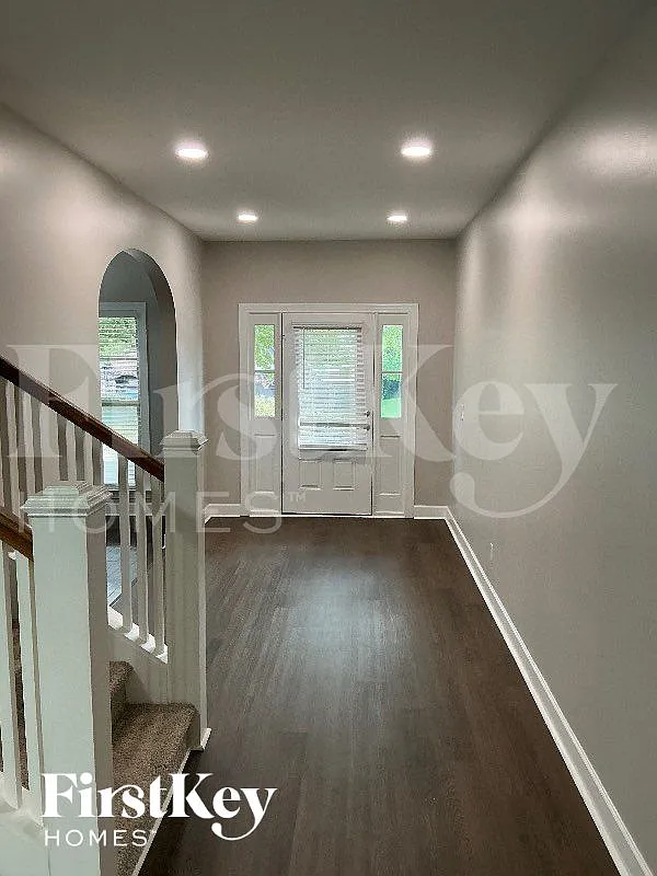 5 bed, 3.0 bath, 3176 sqft, $3,060 — Photo 2