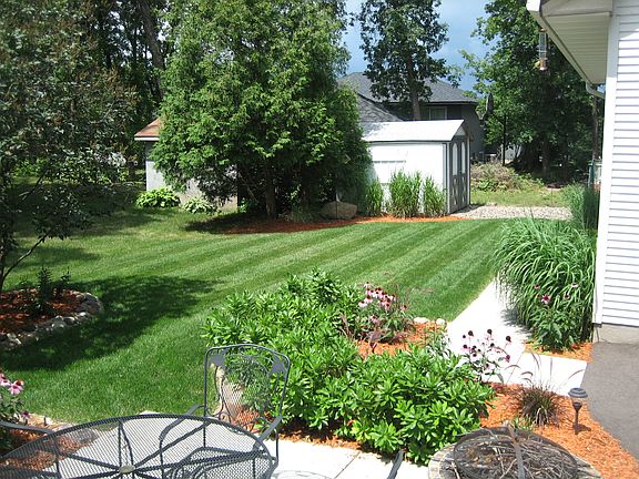 5th image of 2061 Belmont Ln E