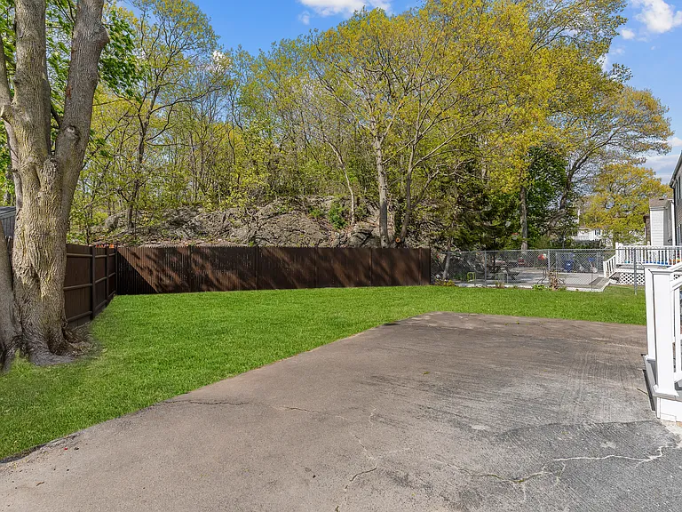 10 Briarcliff Ter #2 — Photo 11