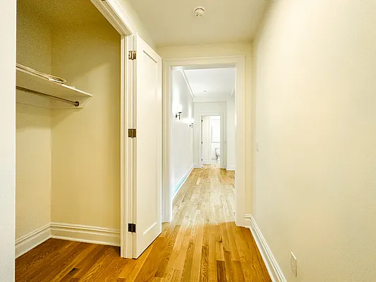 Rented by Manhattan Realty Group | media 17