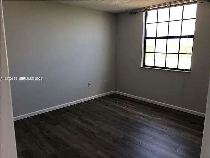 1919 Van Buren St #619A — Photo 9