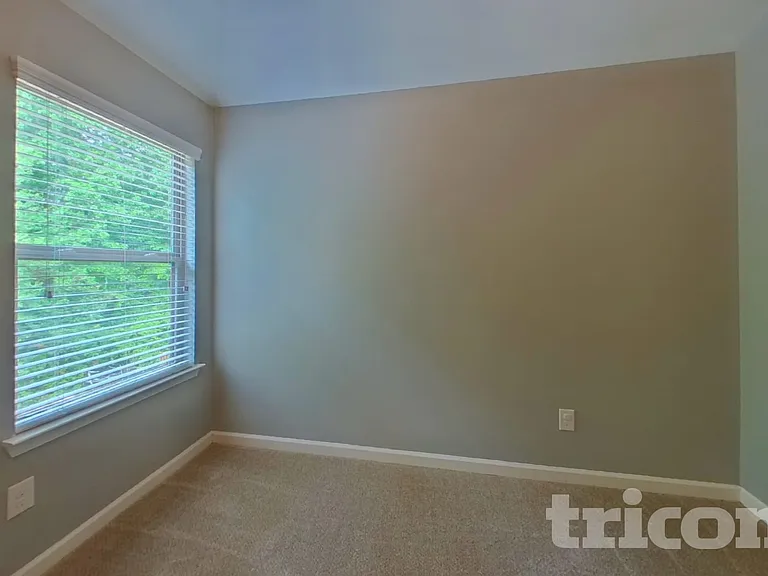 1562 Pressley Ln — Photo 13
