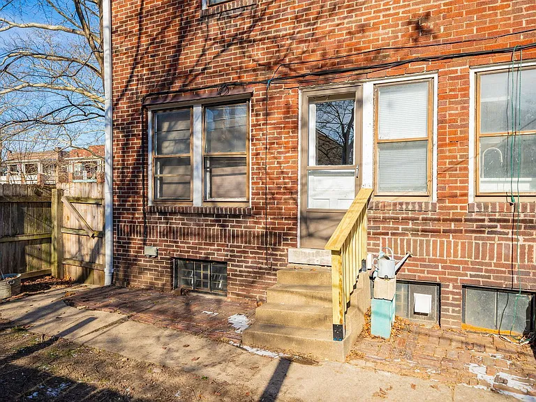 93 Wilber Ave — Photo 12