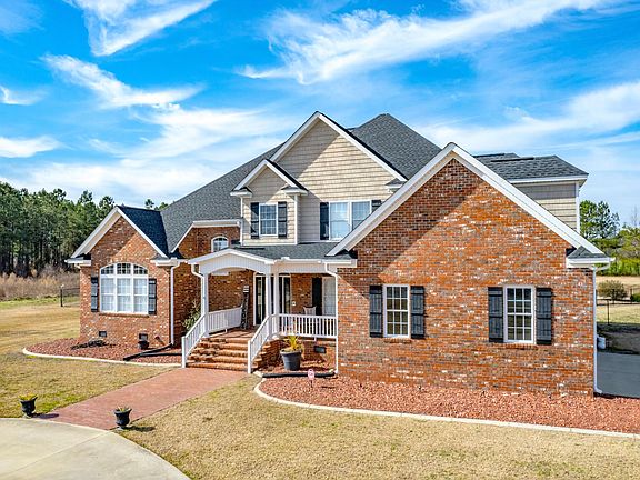 3rd image of 105 Woodmere Ln