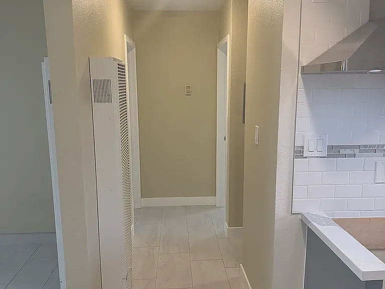 Apartments at 10623 S Budlong — Photo 9