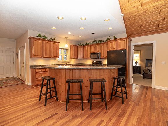 4th image of 8522 Oak Park Cir